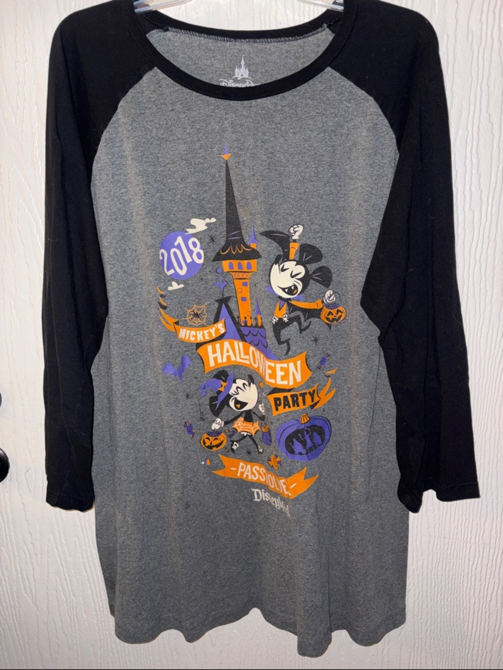 XXL Disney Parks AP GLOW IN THE DARK Mickey’s Halloween Party 2018 Raglan Shirt